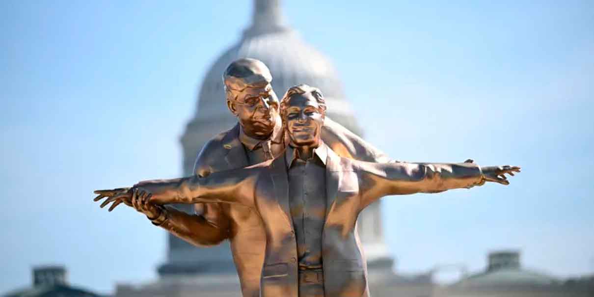 Estatua de Trump y Jeffrey Epstein estilo Titanic aparece en Washington y provoca críticas