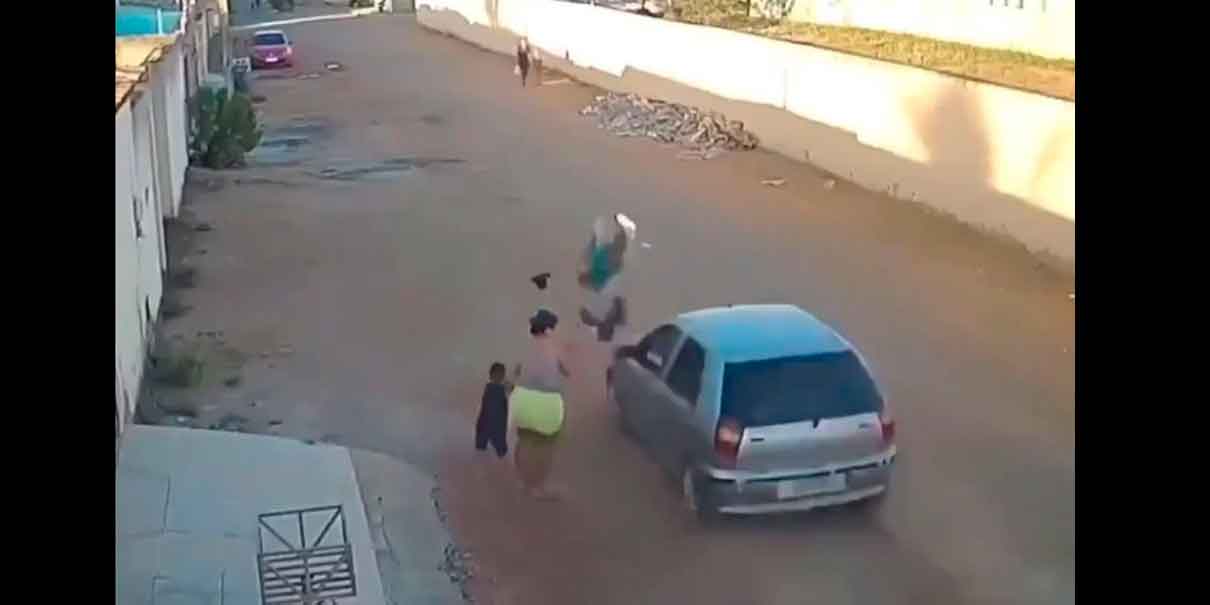 IMÁGENES SENSIBLES. Joven es embestido y ejecutado en camino de terracería; investigan ataque directo