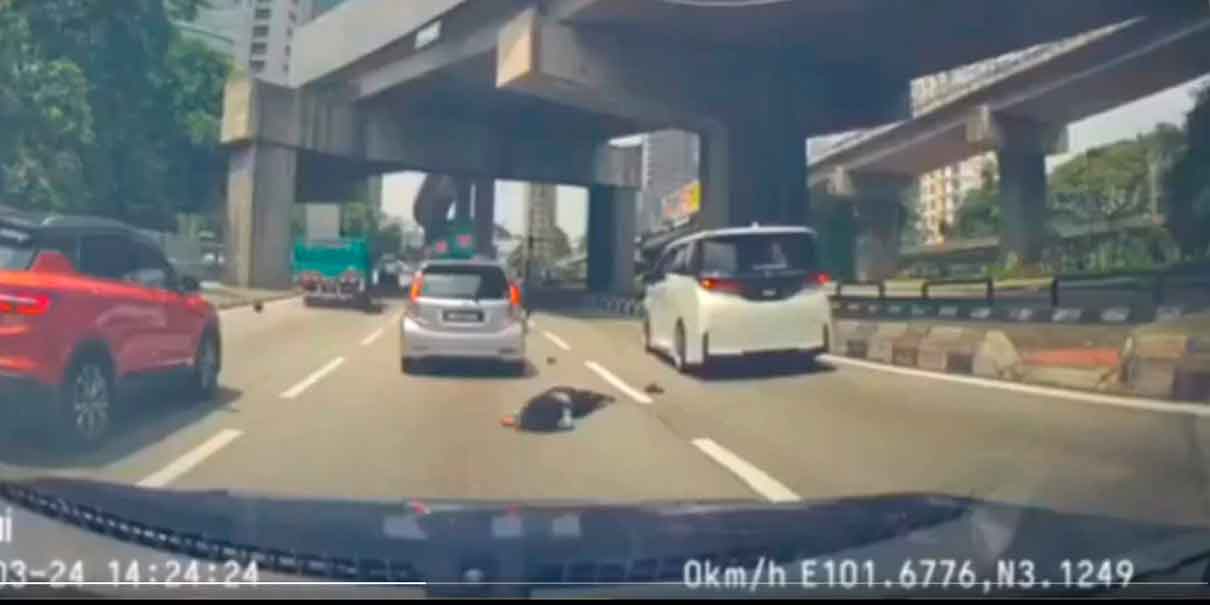 VIDEO. Peatona distraída con el celular es arrollada por motociclista a alta velocidad
