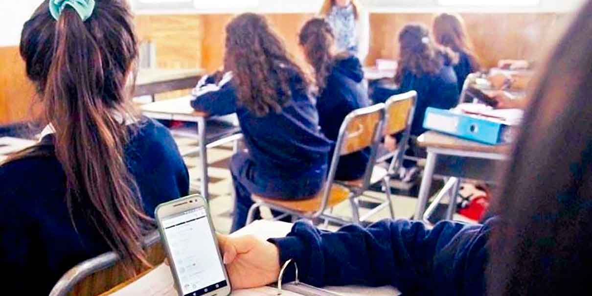 Prohibición de celulares en escuelas avanza en México:  SEP analiza medida nacional