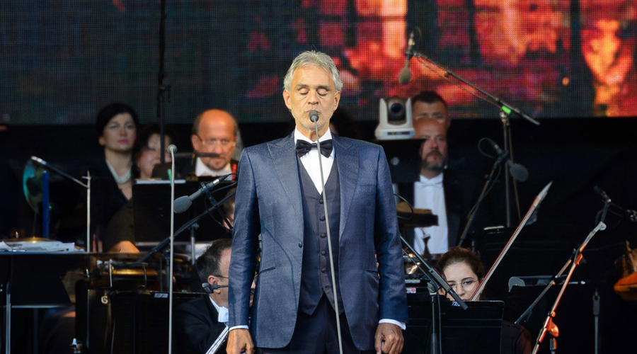 El Zócalo de la CDMX se rinde ante Andrea Bocelli