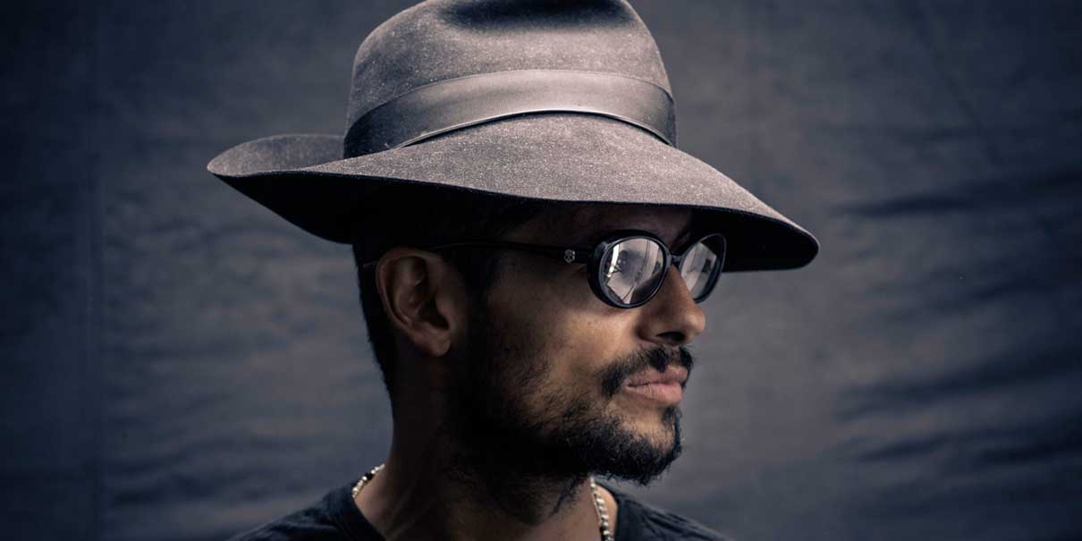 Draco Rosa estrenó “Olas de Luz”, el amor desafía el tiempo y el espacio