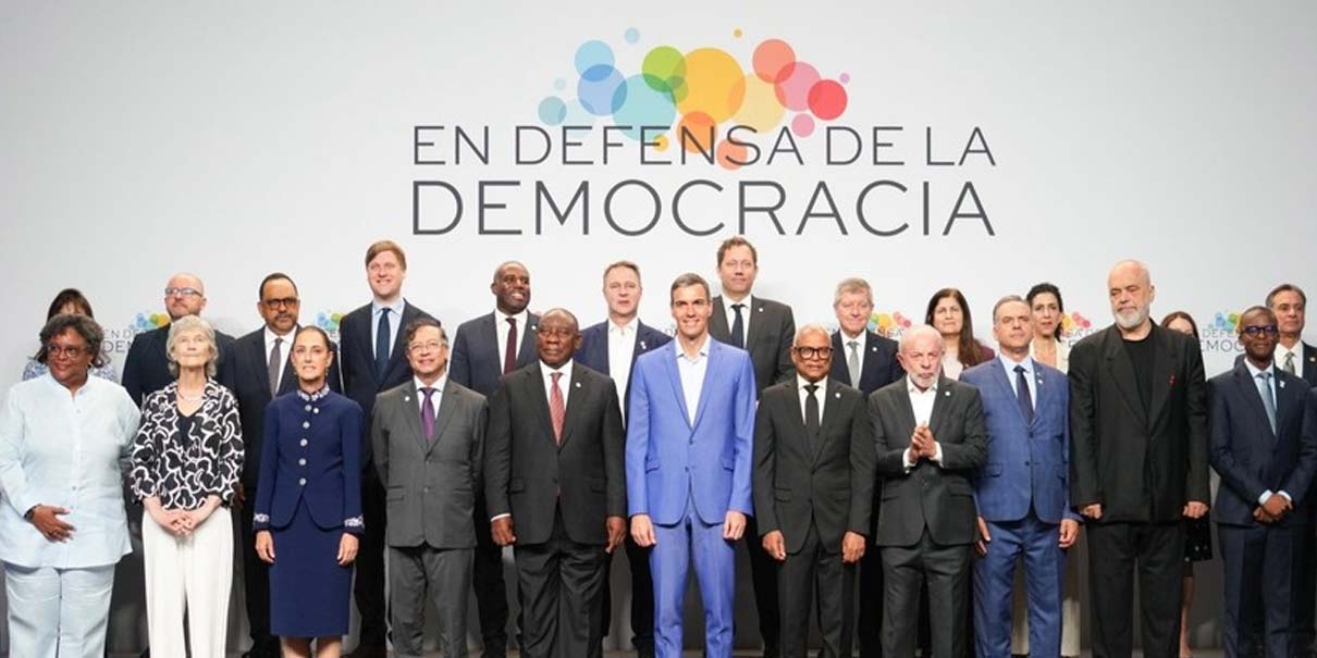 Sheinbaum llama a defender la democracia y la paz en Cumbre de Barcelona