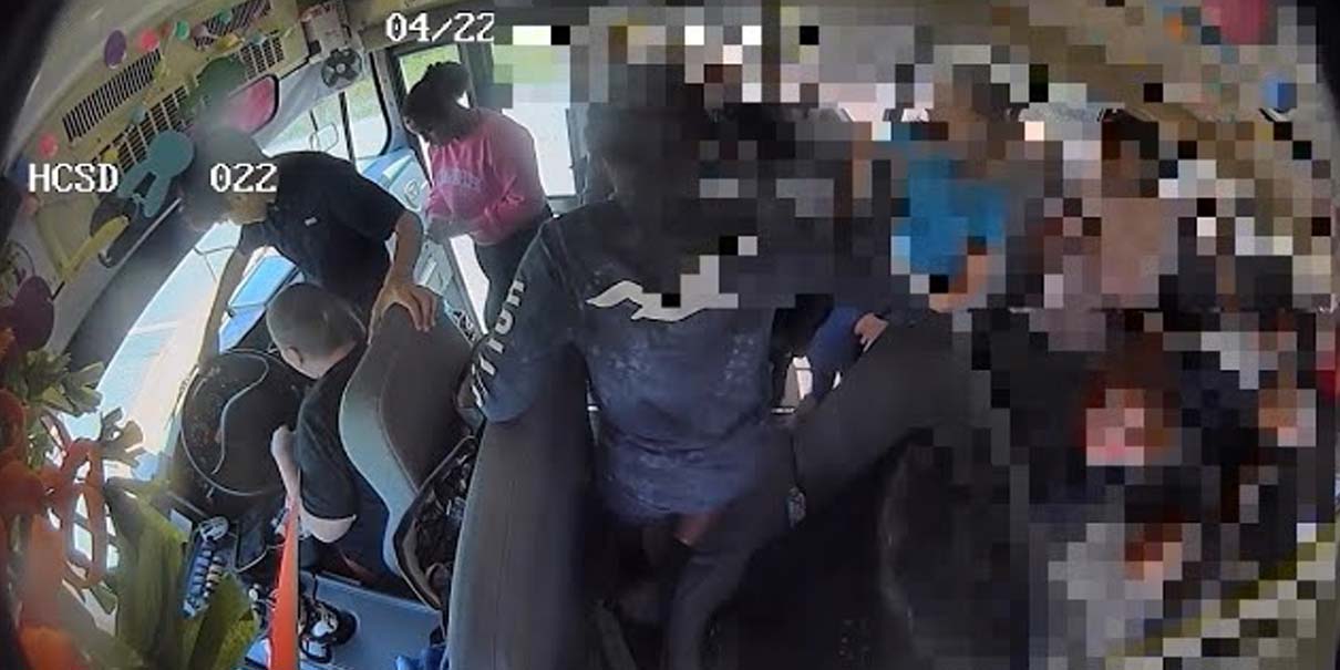 Terror al volante: estudiantes detienen autobús tras desmayo de la conductora