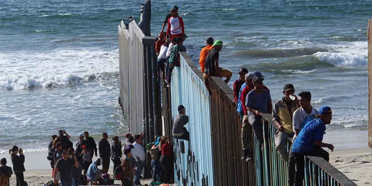 Tras el endurecimiento de las políticas de Trump; polleros aprovechan y ofrecen “sus servicios”