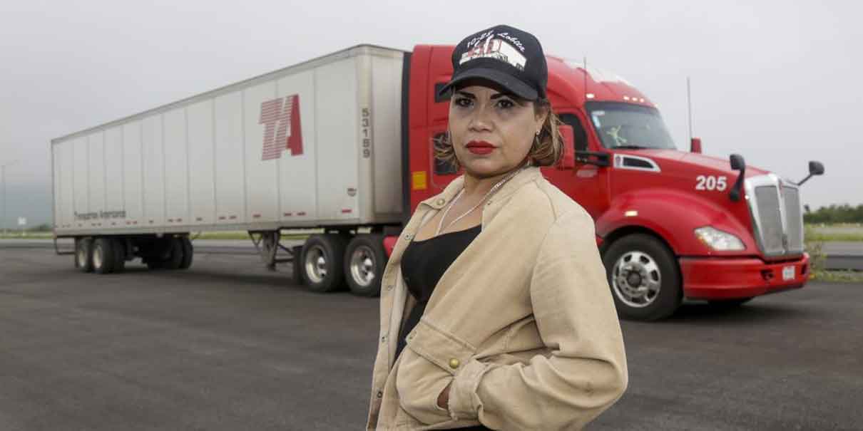 Historias sobre ruedas: ‘Reinas de la 57’ y ‘La Pipera’ visibilizan a las mujeres conductoras