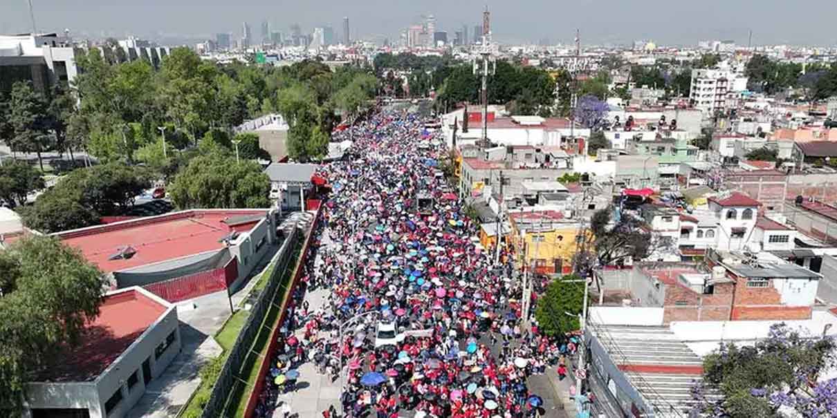 Docentes del CNTE toman el Zócalo y generan bloqueos en paro nacional
