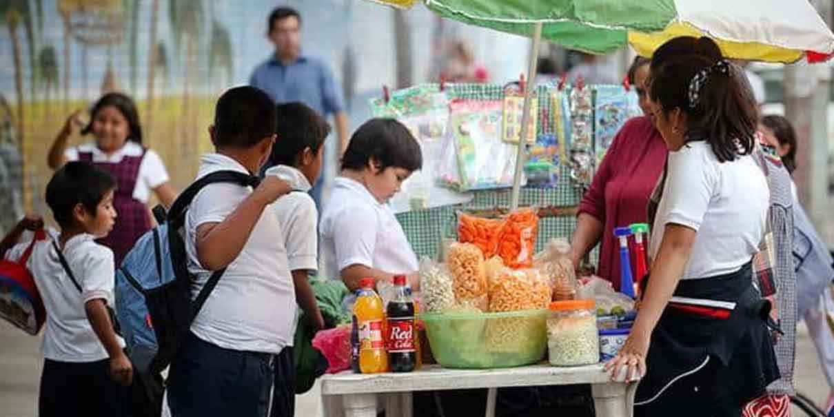 SEP propone revertir prohibición de comida chatarra en escuelas con nuevos lineamientos