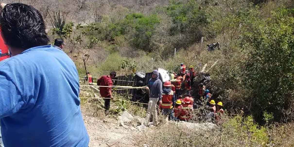 Tragedia en Oaxaca: Volcadura de autobús cobra la vida de 18 militantes de Morena y deja 24 heridos