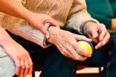 Oler flatulencias podría ayudar a proteger el cerebro del Alzheimer, según estudio