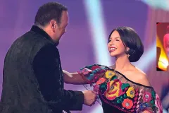 Pepe Aguilar desata polémica por grabar el cuerpo de Ángela Aguilar durante concierto en Texas