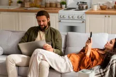 ¿Por qué algunas personas prefieren quedarse en casa? La psicología revela la razón