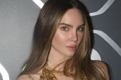 Belinda simula un asalto en microbús durante grabación con Los Ángeles Azules