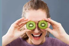 El kiwi: la fruta que combate la ansiedad y mejora tu descanso