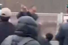 Mata a machetazos al amante de su esposa en plena calle y nadie interviene