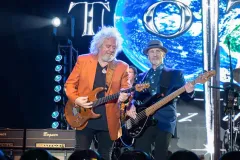 Apertura espectacular del Teatro del Pueblo con TOTO