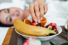 ¿No puedes dormir? Estas frutas podrían ayudarte a descansar mejor