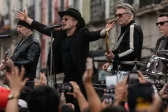 ¡Nadie lo esperaba! U2 aparece en la CDMX y desata furor en pleno Centro Histórico