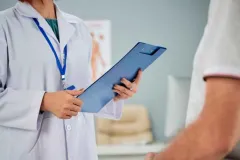 Cumpliste 50 años: estos son los chequeos médicos que no debes ignorar