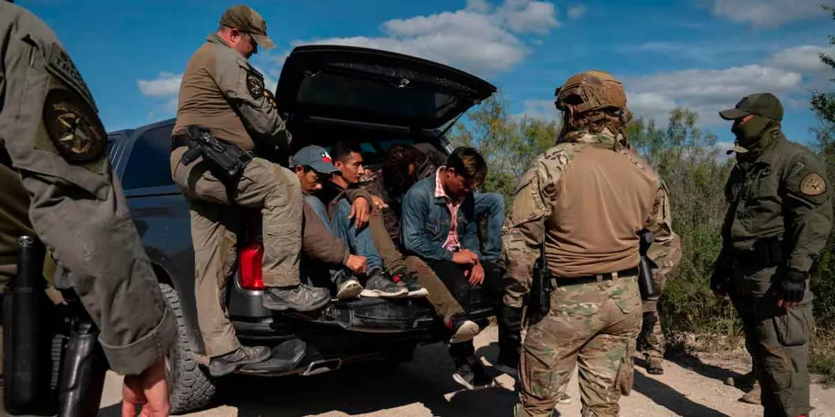 Texas envía 400 soldados para bloquear a migrantes en su frontera