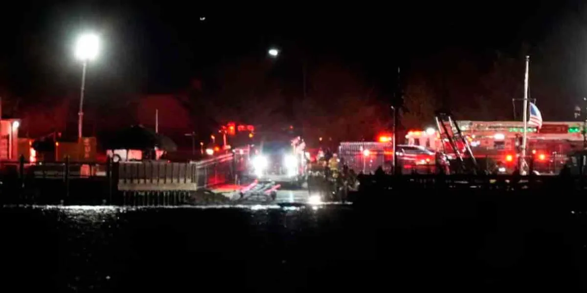 Se estrellan avión y helicóptero en Washington; al menos hay 60 muertos 