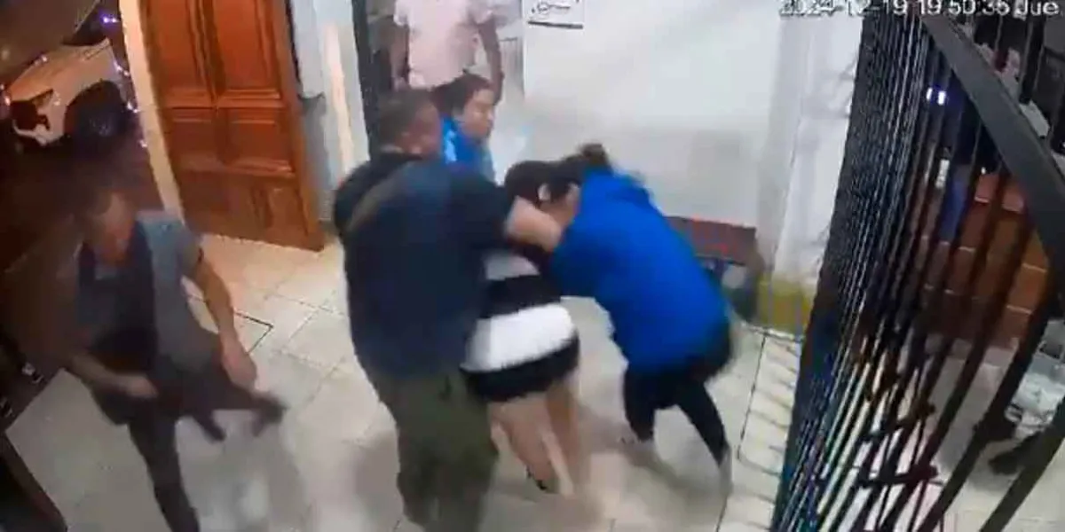 La activista María Elena Ríos se enfrasca en pelea. Tal video daría la razón a Tenoch Huerta 
