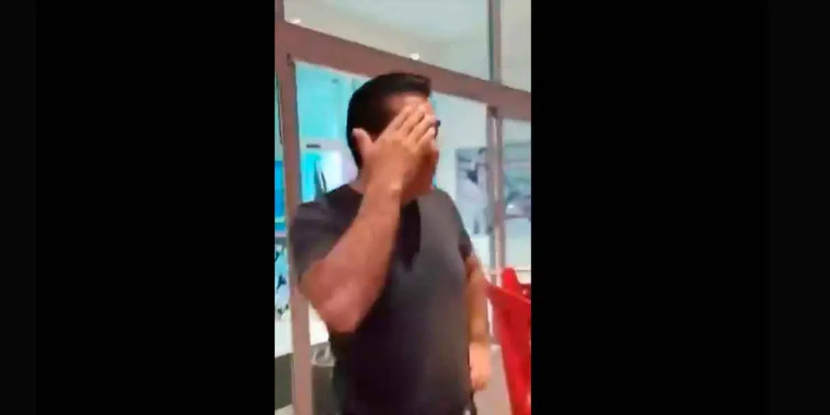 Acosador fue  exhibido en video; entró al baño de mujeres en una plaza comercial