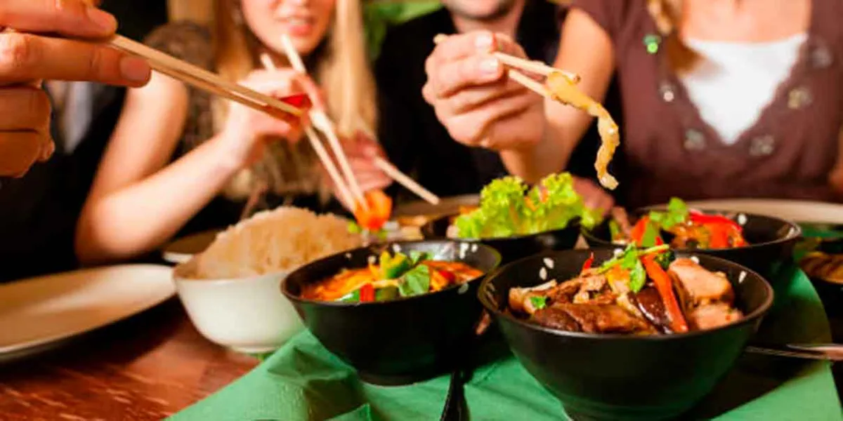 ¿Cuál es la hora ideal para cenar y mejorar tu salud?, según expertos