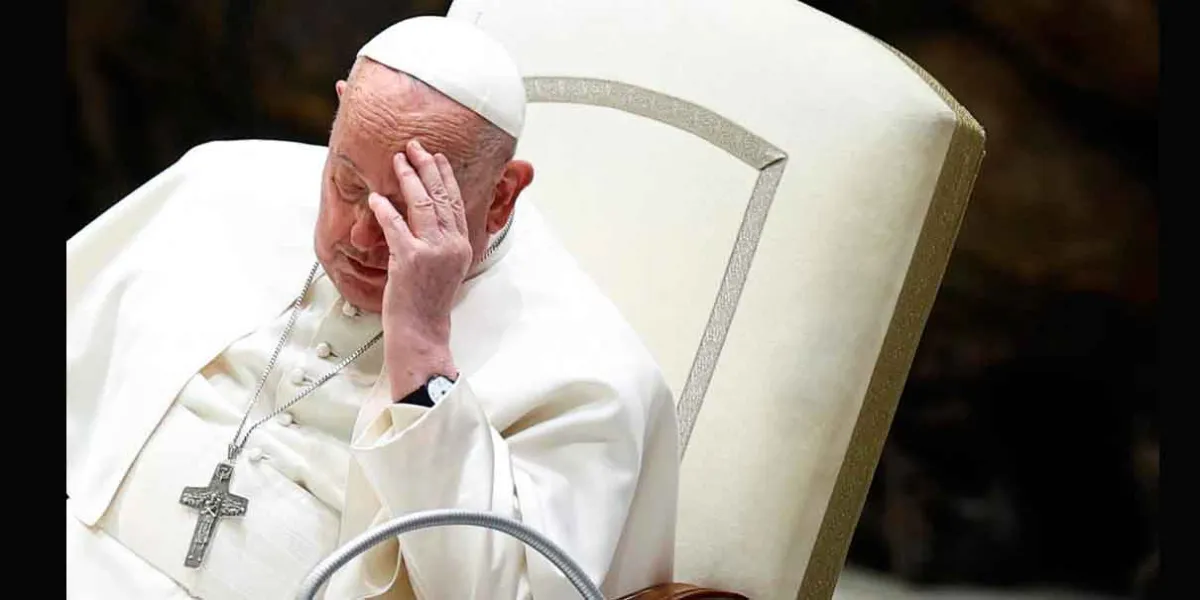 El papa Francisco fue conectado a respirador mecánico 