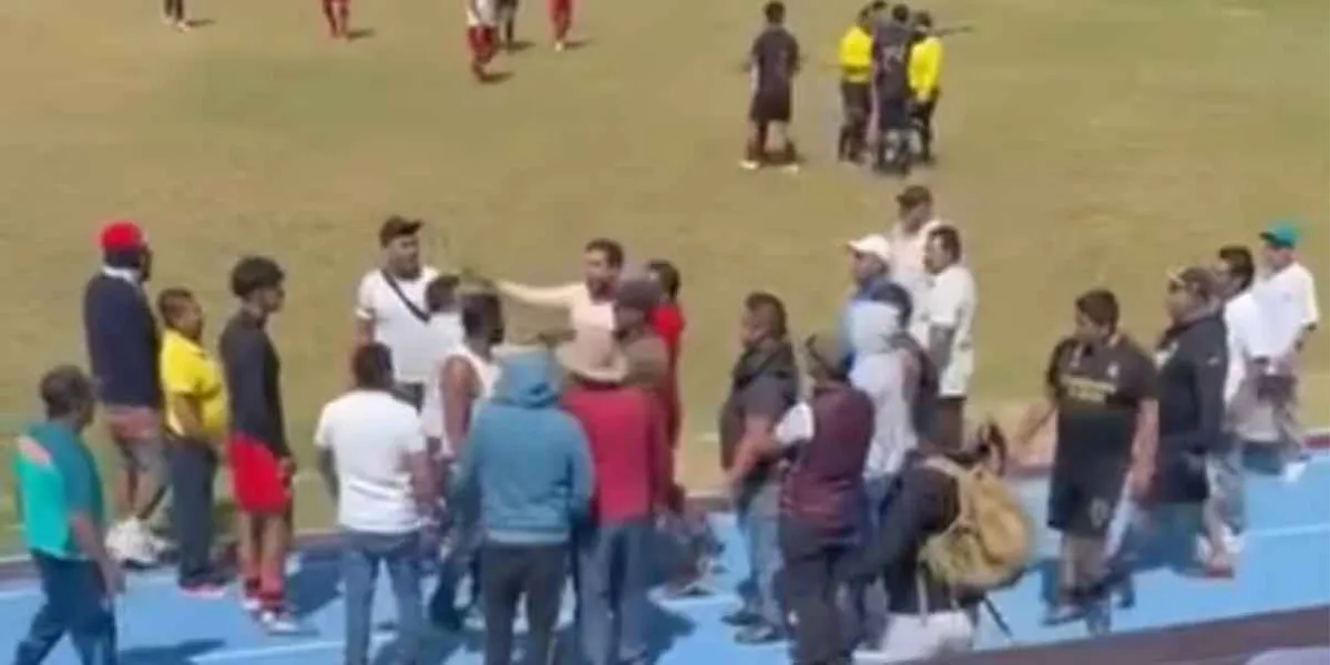 VIDEO. Sujeto usa pistola durante pelea en partido de futbol