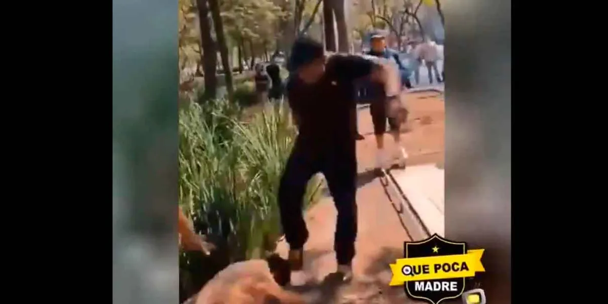 IMÁGENES FUERTES Policías golpean  a mujer trans  durante operativo para retiro de ambulantes 