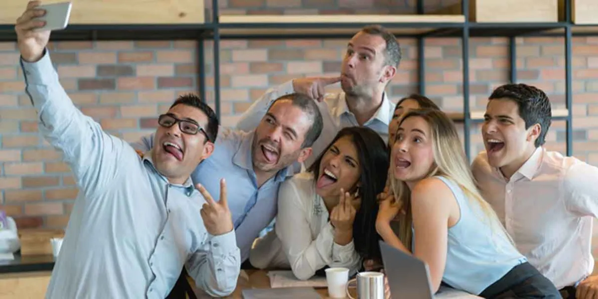 Amistad en el trabajo: Clave para el bienestar y productividad