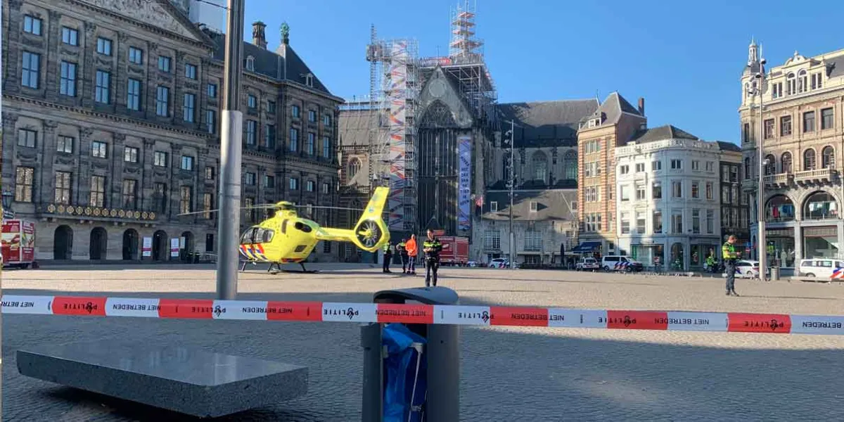 Sujeto comete apuñalamiento masivo en Plaza Dam en Alemania 