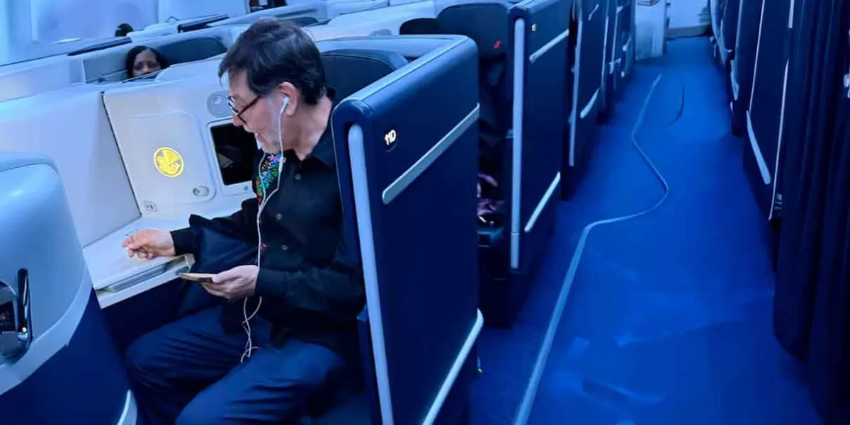 Critican a Noroña por romper austeridad en viaje a Francia