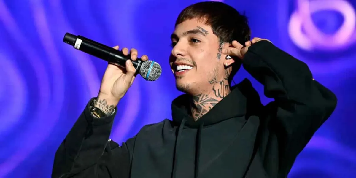 Natanael Cano sorprende con polémico comentario y dedicatoria al Cártel de Sinaloa en pleno show