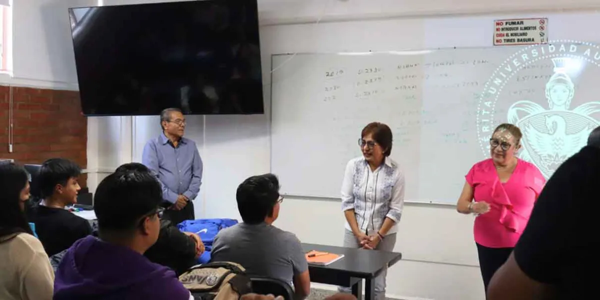 Diálogo entre universitarios