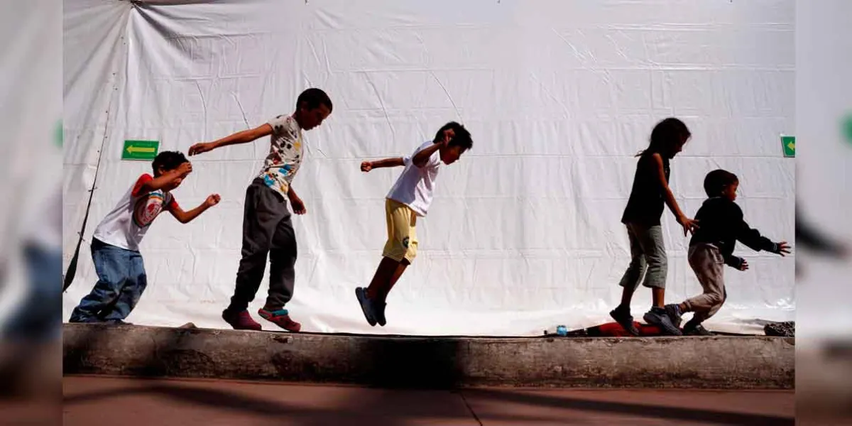 Trump ahora ataca a abogados defensores de niños inmigrantes, les cancela contratos a organizaciones