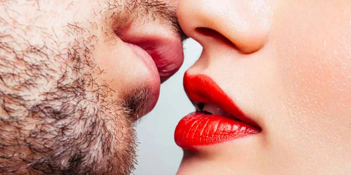 ¡A besar se ha dicho! Descubre el 'efecto vacuna' de un beso para tu salud