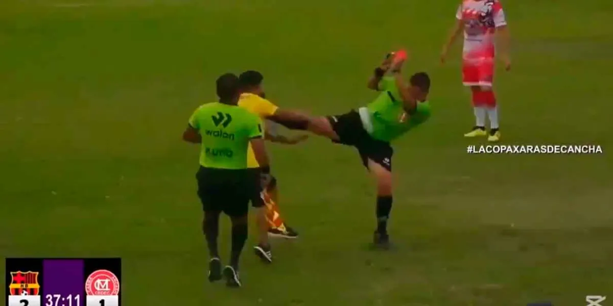 Patada voladora en la Copa Perú: Árbitro se defiende ante ataque