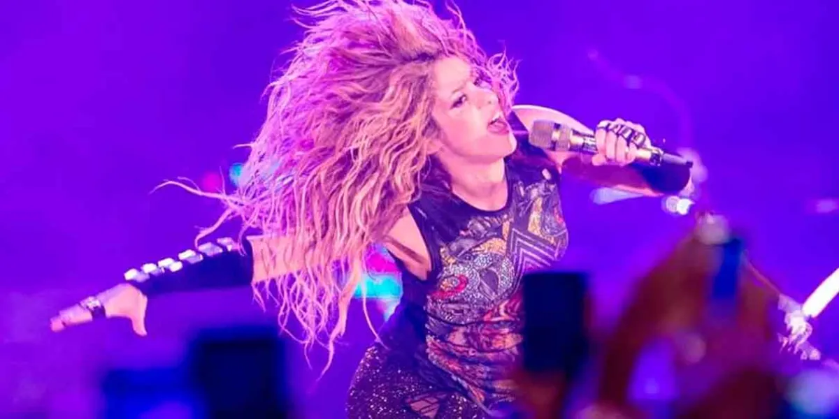 VIDEO. Shakira resbala durante un concierto en Chile 