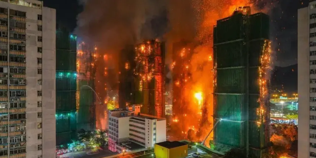 Incendio de rascacielos en Hong Kong ya suma 146 muertos y se convierte en el más letal en cuatro décadas