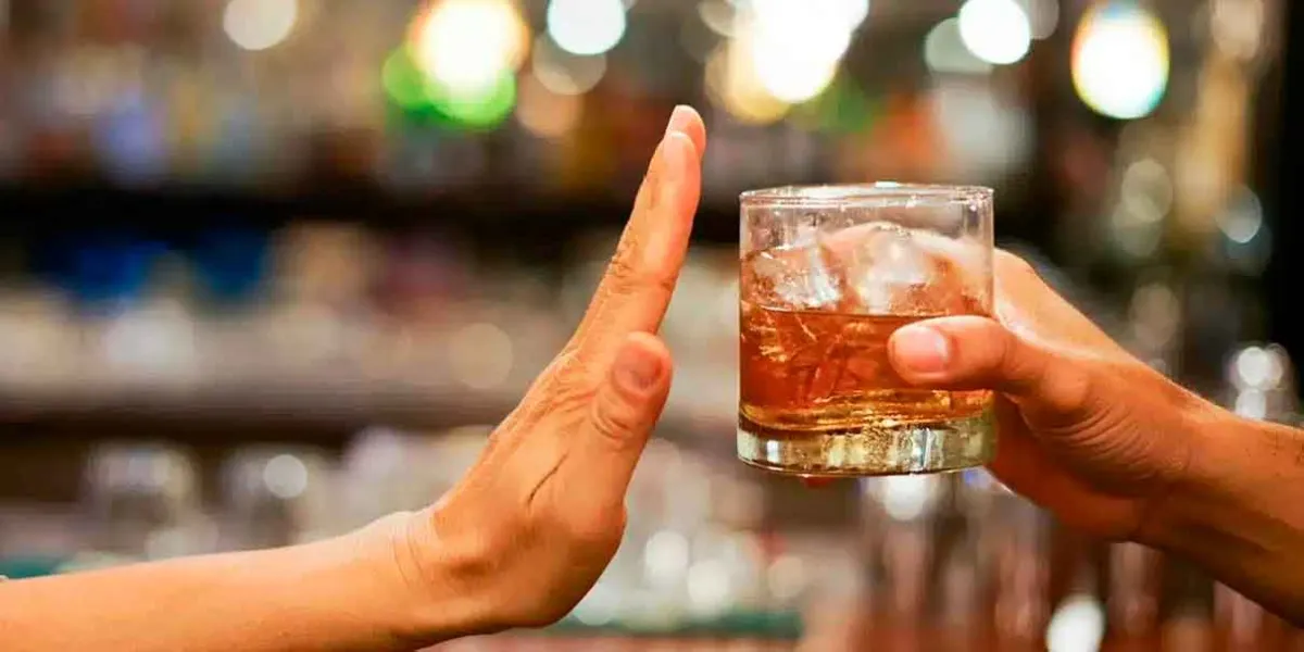 A qué EDAD conviene DEJAR el ALCOHOL: estudios revelan efectos en la salud y la longevidad