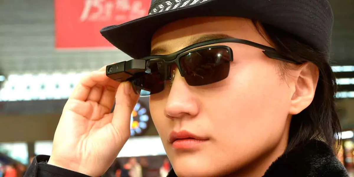 China impone multas en segundos gracias a lentes con IA