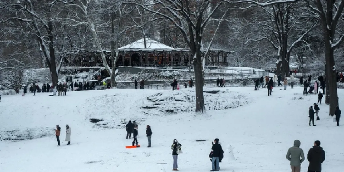 Nieve obliga a cancelar más de 1,500 vuelos en EU tras Navidad