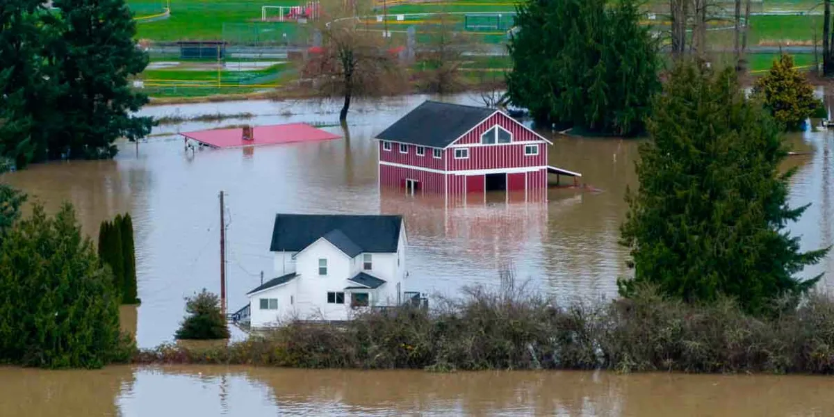 Washington enfrenta inundaciones históricas y evacúa a miles de residentes por lluvias extremas