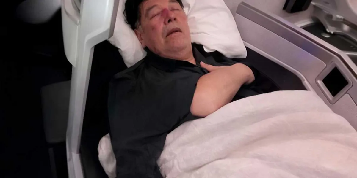 Captan a Fernández Noroña en vuelo de lujo mientras Morena presume austeridad