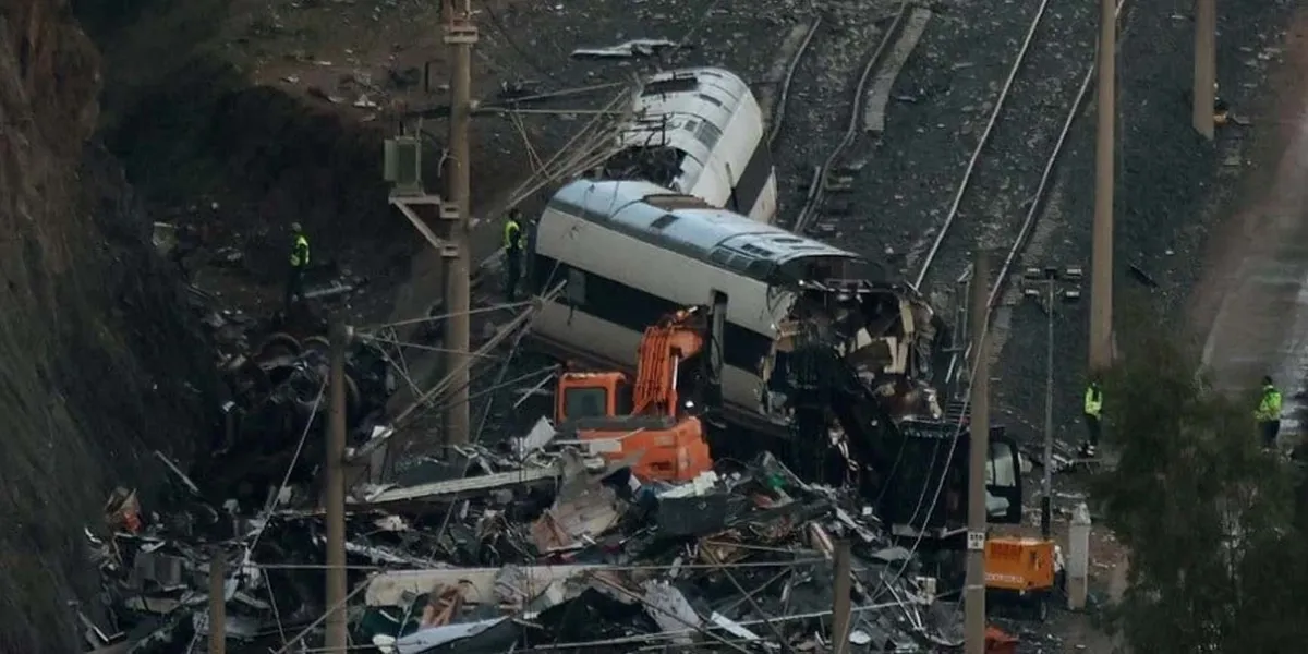 Tren choca con grúa en Murcia; tercer accidente ferroviario en una semana