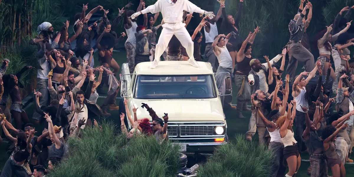 El rugido de Benito en el Super Bowl LX; más que un show, una proclama política