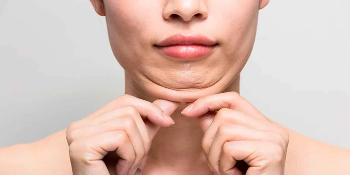 Adiós papada: la vitamina que combate el doble mentón y rejuvenece la piel