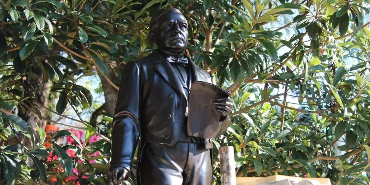 Ucrania analiza colocar estatua de Benito Juárez en Kiev en plena guerra con Rusia